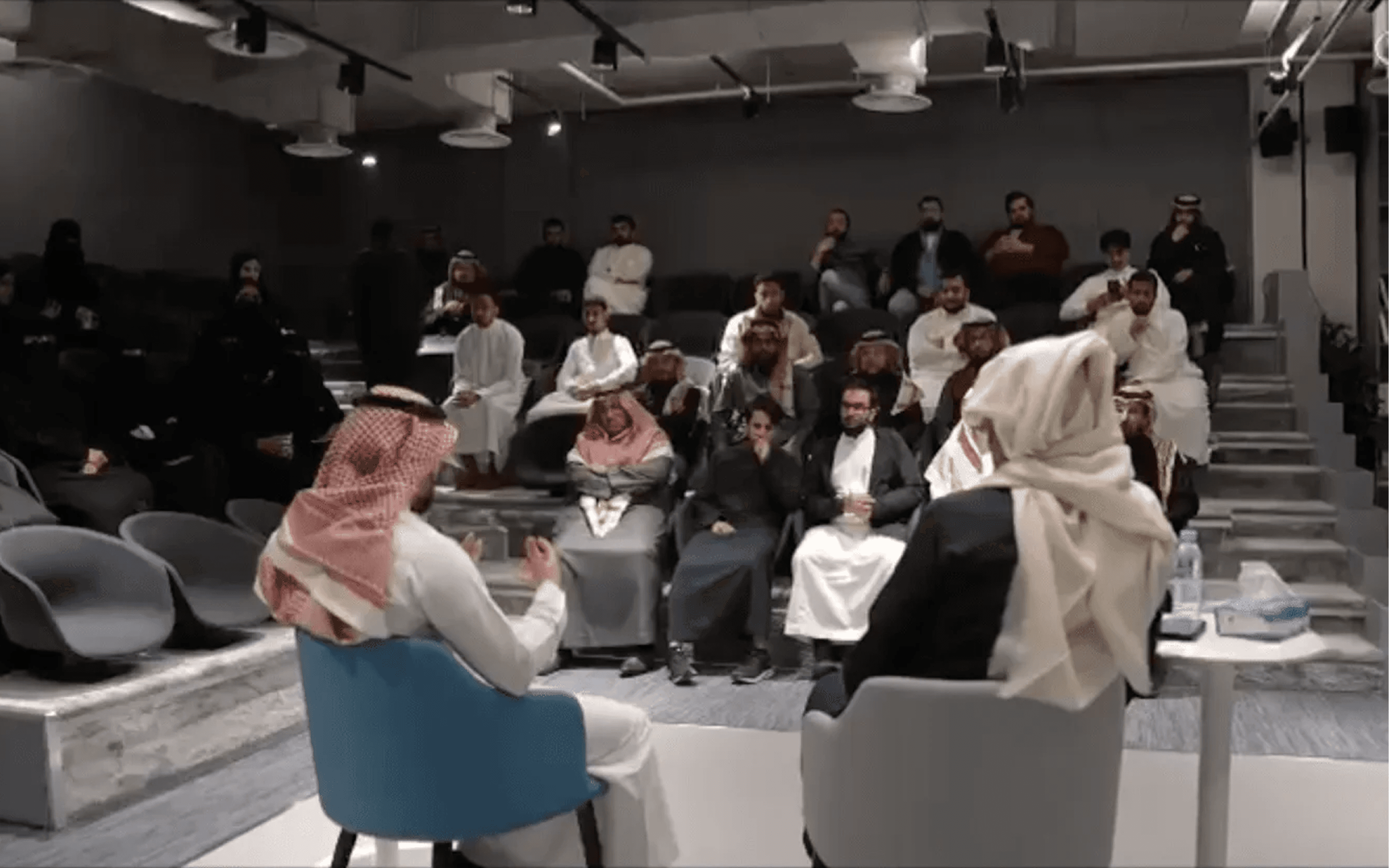 خلفية القسم الرئيسي